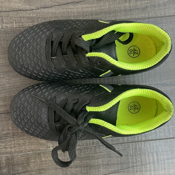 Kids soccer cleats. Size 10 - Picture 2 of 3